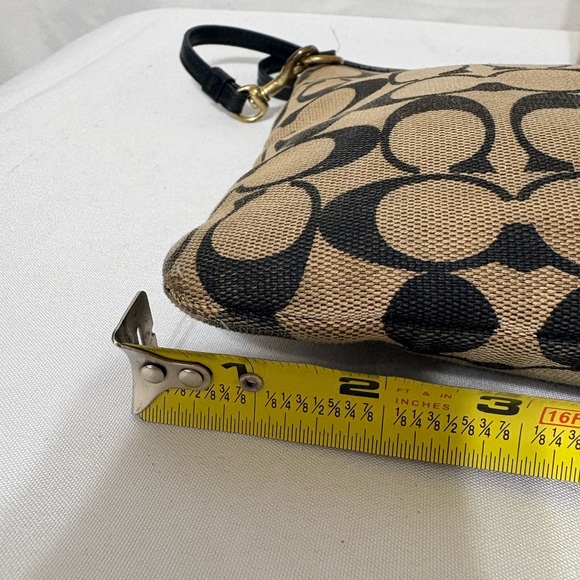 Canvas crossbody bag in khaki and black with a turnlock closure. - Picture 5 of 9